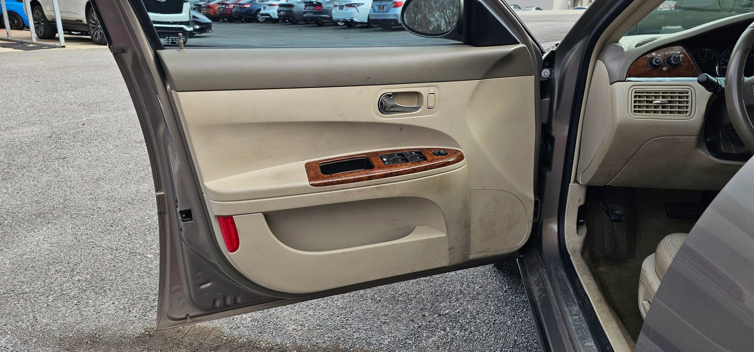 Used 2006 Buick LaCrosse CXL w/ Driver Confidence Package image 9