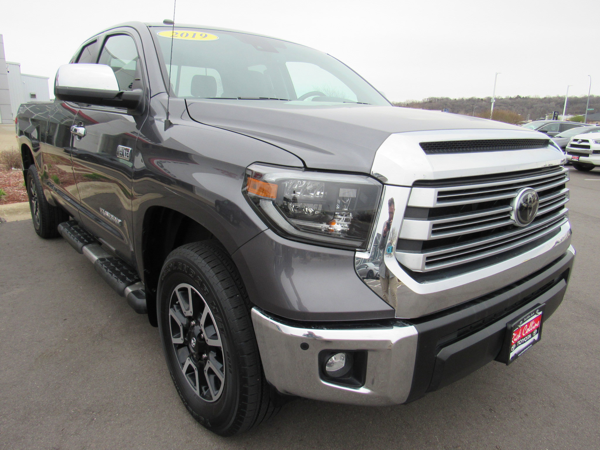 Used 2019 Toyota Tundra Limited w/ Limited Premium Package image 4