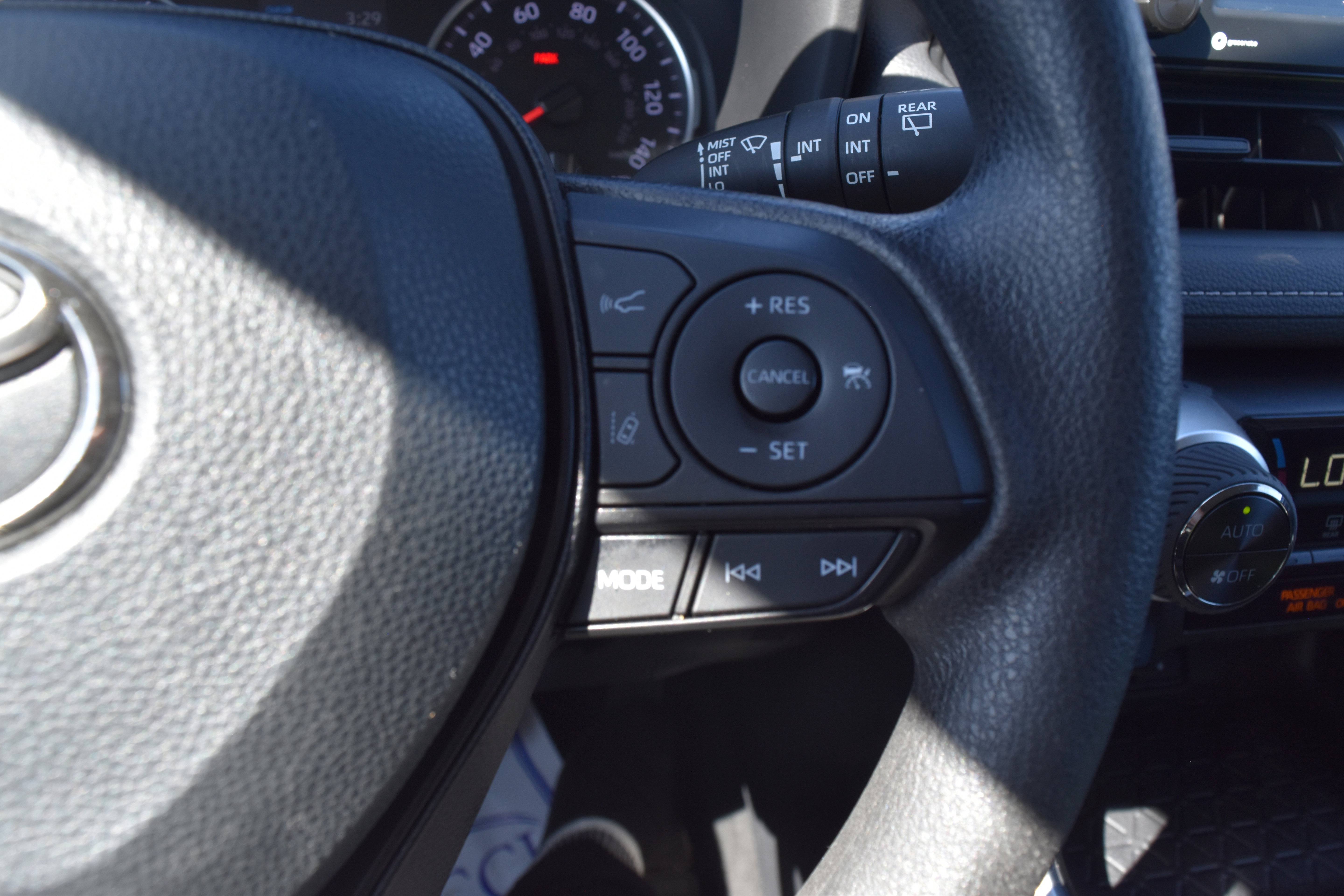 Used 2022 Toyota RAV4 XLE AWD/4WD image 19