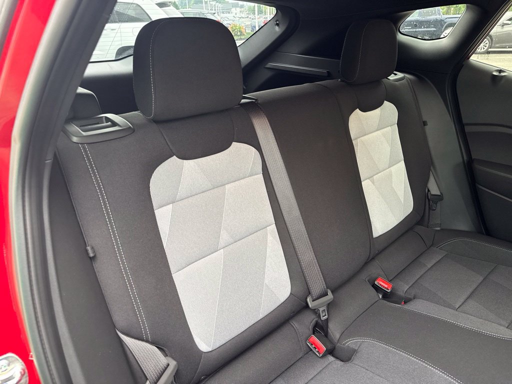 Used 2026 Chevrolet Trax RS w/ Sunroof Package FWD image 24