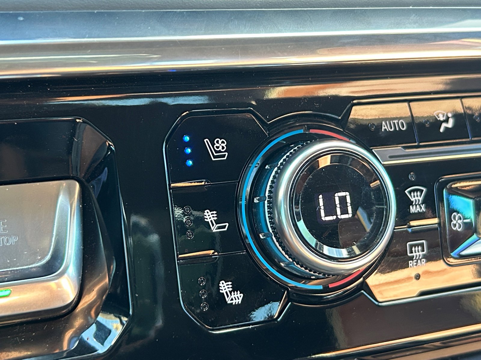 Used 2024 GMC Sierra 3500 Denali Ultimate image 25