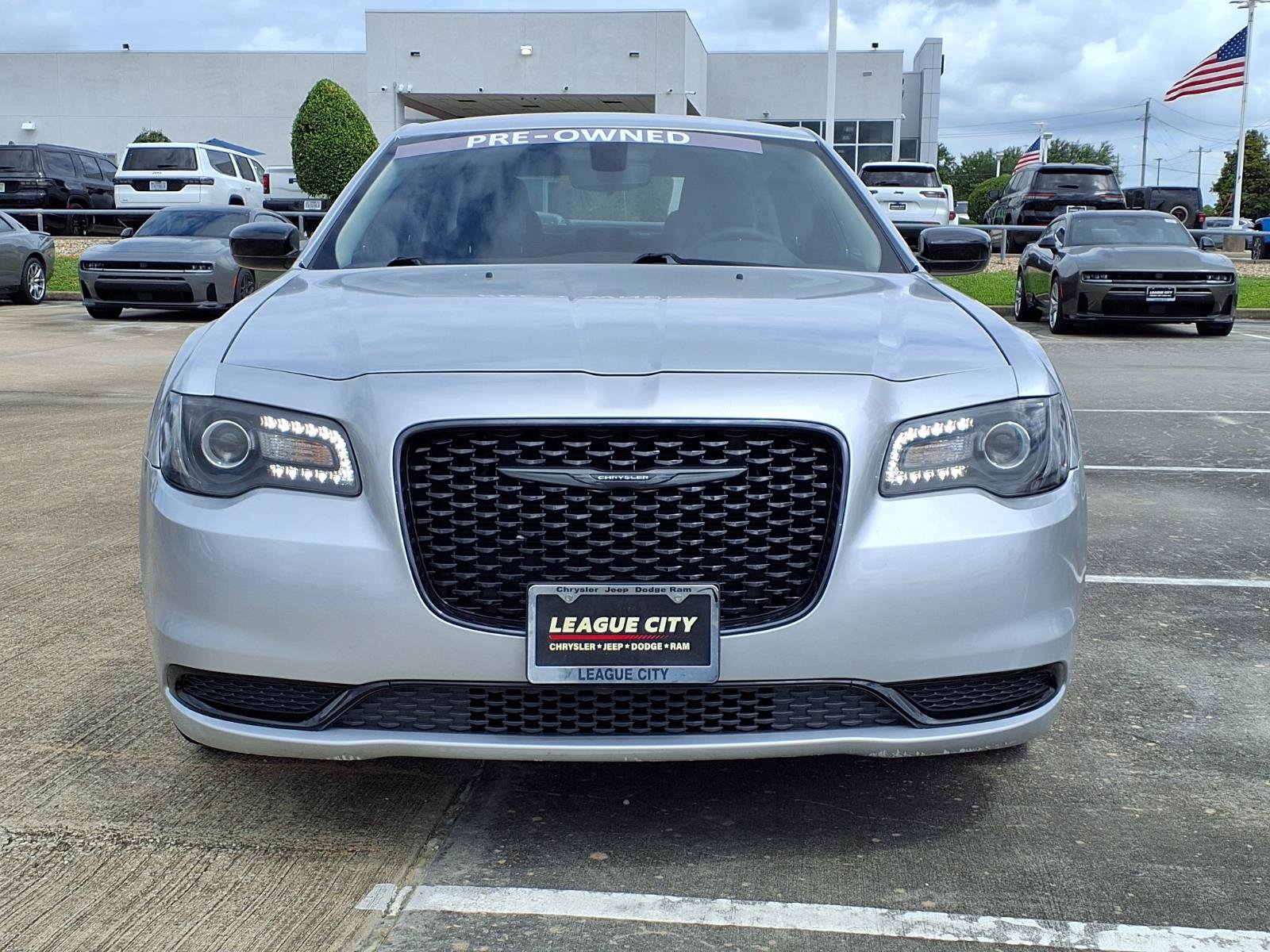 Used 2023 Chrysler 300 Touring w/ Sport Appearance Package RWD image 5