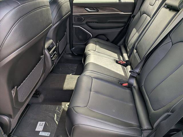 New 2026 Jeep Grand Cherokee Limited AWD/4WD image 17