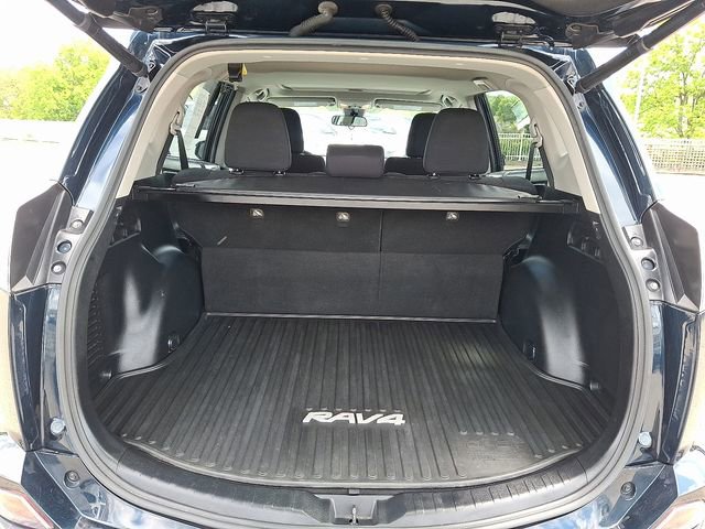 Used 2017 Toyota RAV4 XLE AWD/4WD image 29