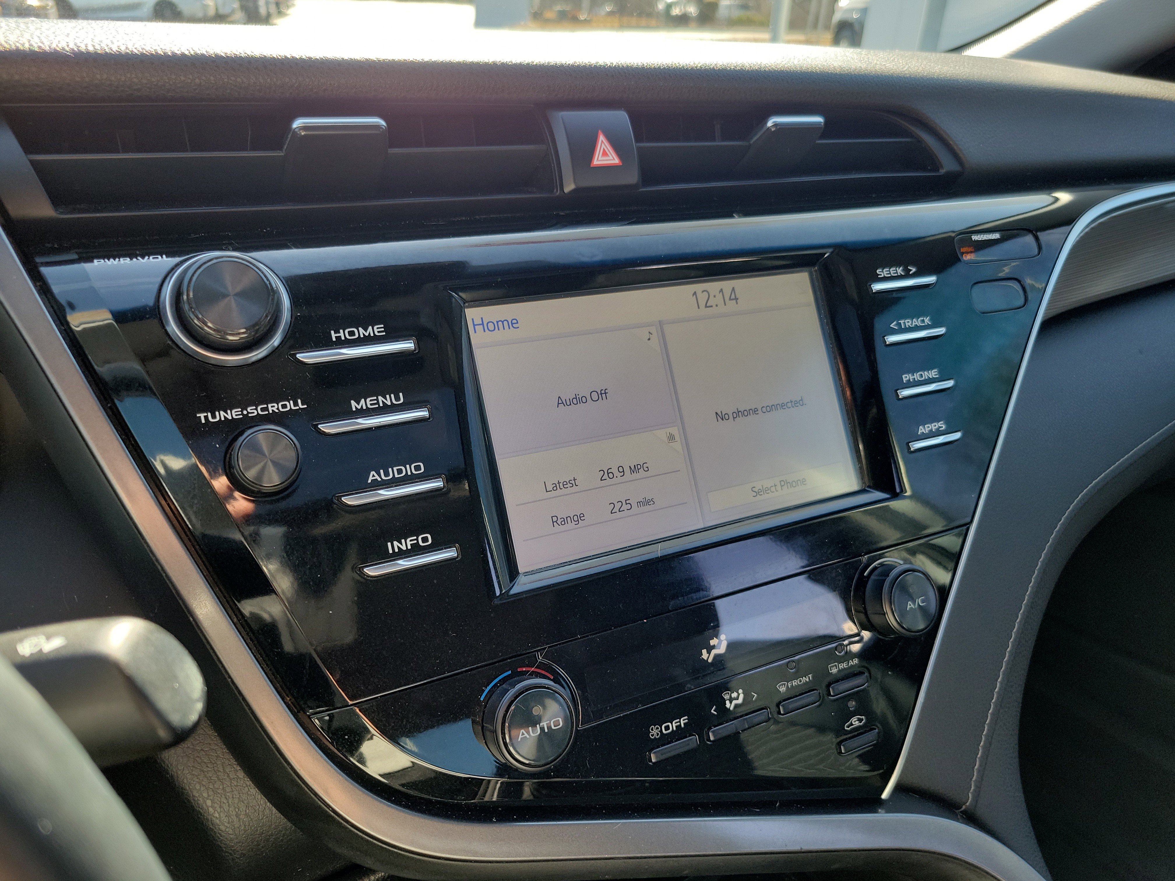 Certified 2018 Toyota Camry SE w/ Moonroof Package image 25