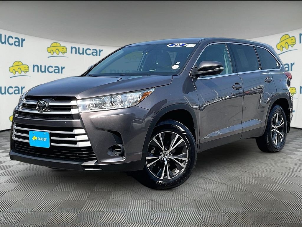 Used 2019 Toyota Highlander LE AWD/4WD image 3