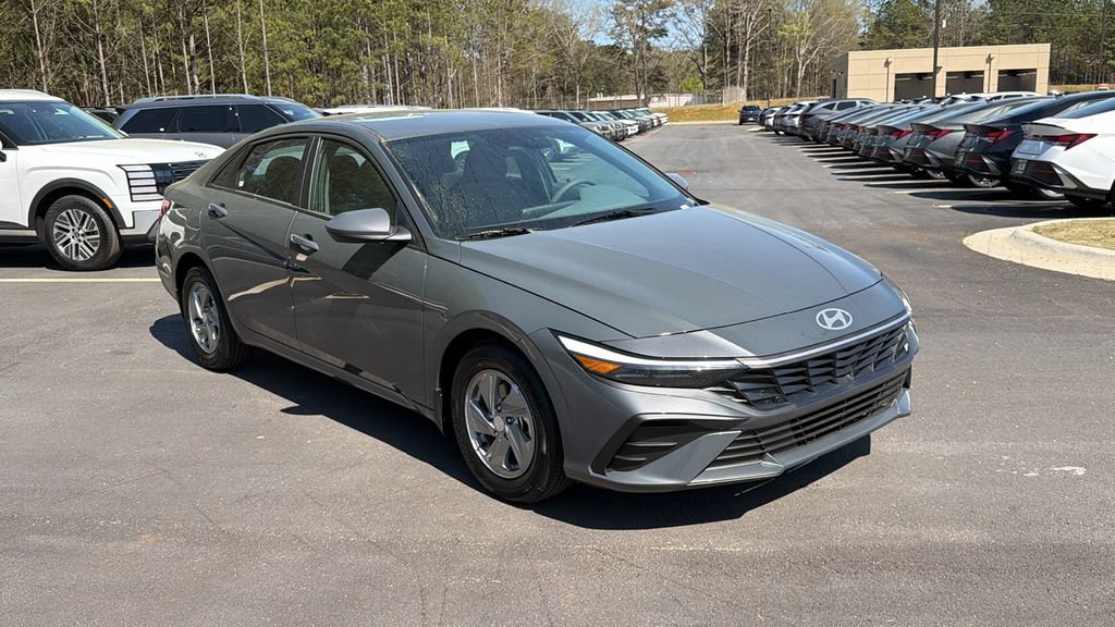 New 2026 Hyundai Elantra SE FWD image 4