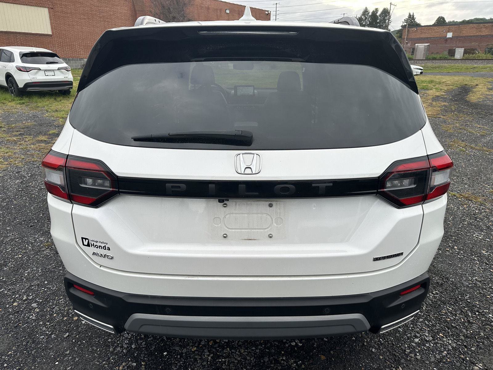 Used 2024 Honda Pilot Touring image 7