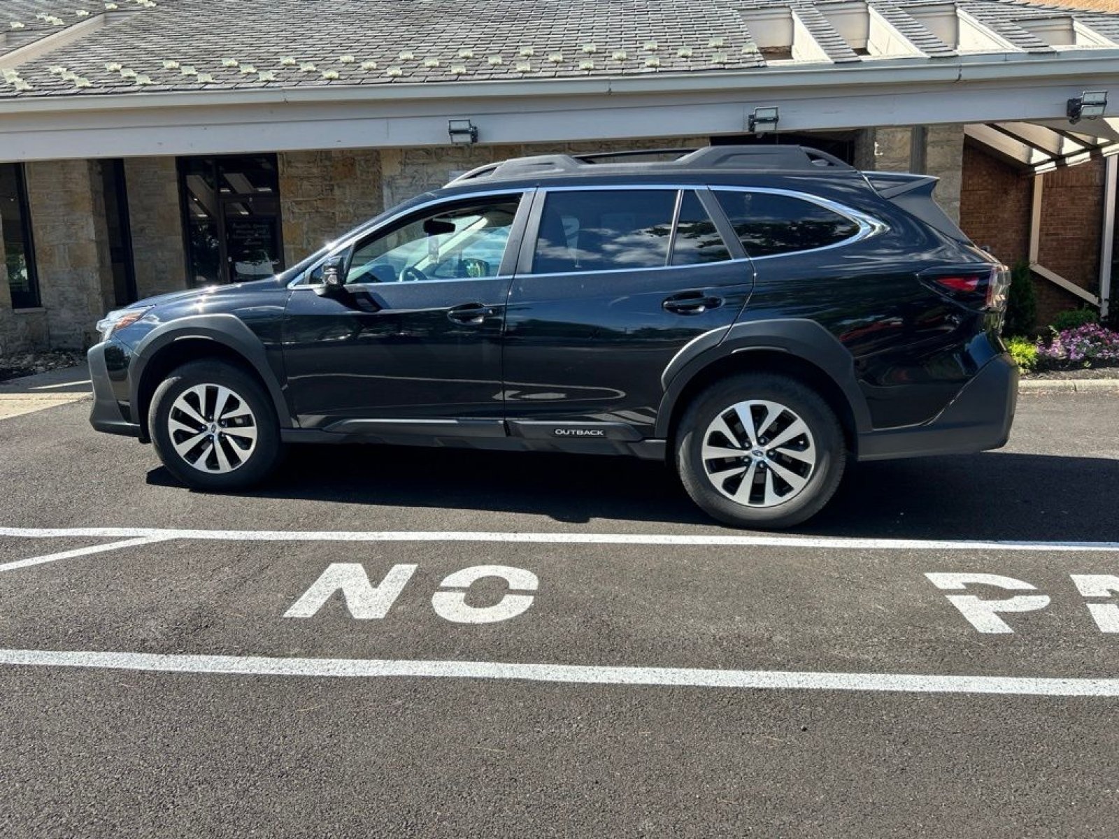 Used 2024 Subaru Outback Premium AWD/4WD image 5