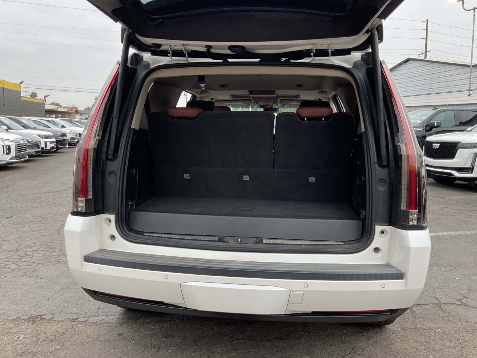 Used 2017 Cadillac Escalade Premium Luxury RWD image 26