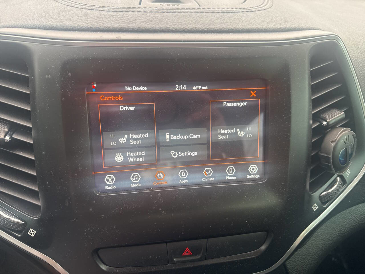 Used 2020 Jeep Cherokee Latitude w/ Cold Weather Group image 33