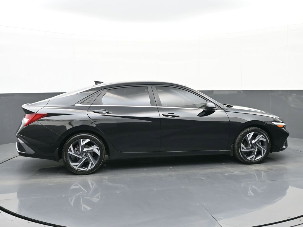 Used 2024 Hyundai Elantra SEL w/ Convenience Package image 3