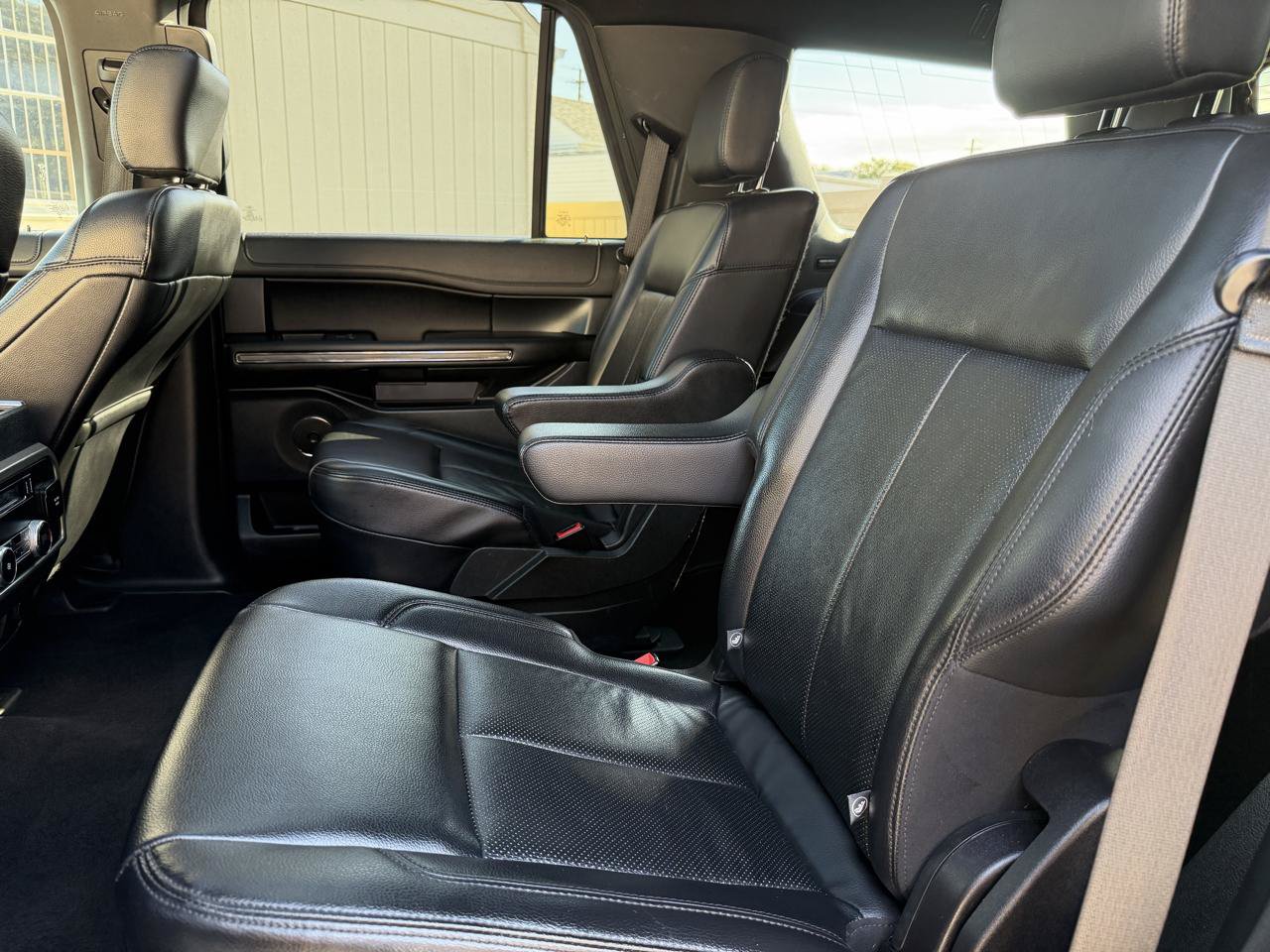 Used 2020 Ford Expedition XLT w/ Equipment Group 202A AWD/4WD image 30