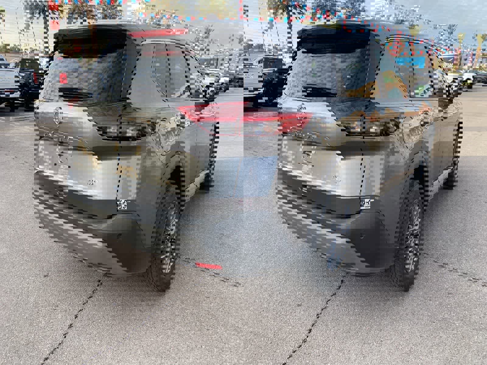 Used 2023 Nissan Rogue S image 7