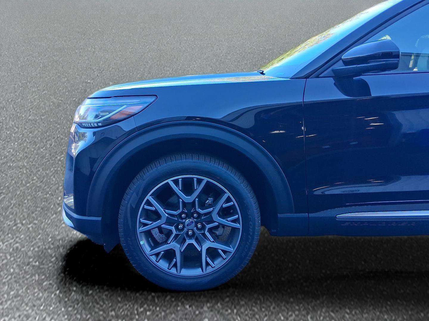 New 2027 Ford Explorer Platinum w/ 3.0L Ultimate Package AWD/4WD image 8
