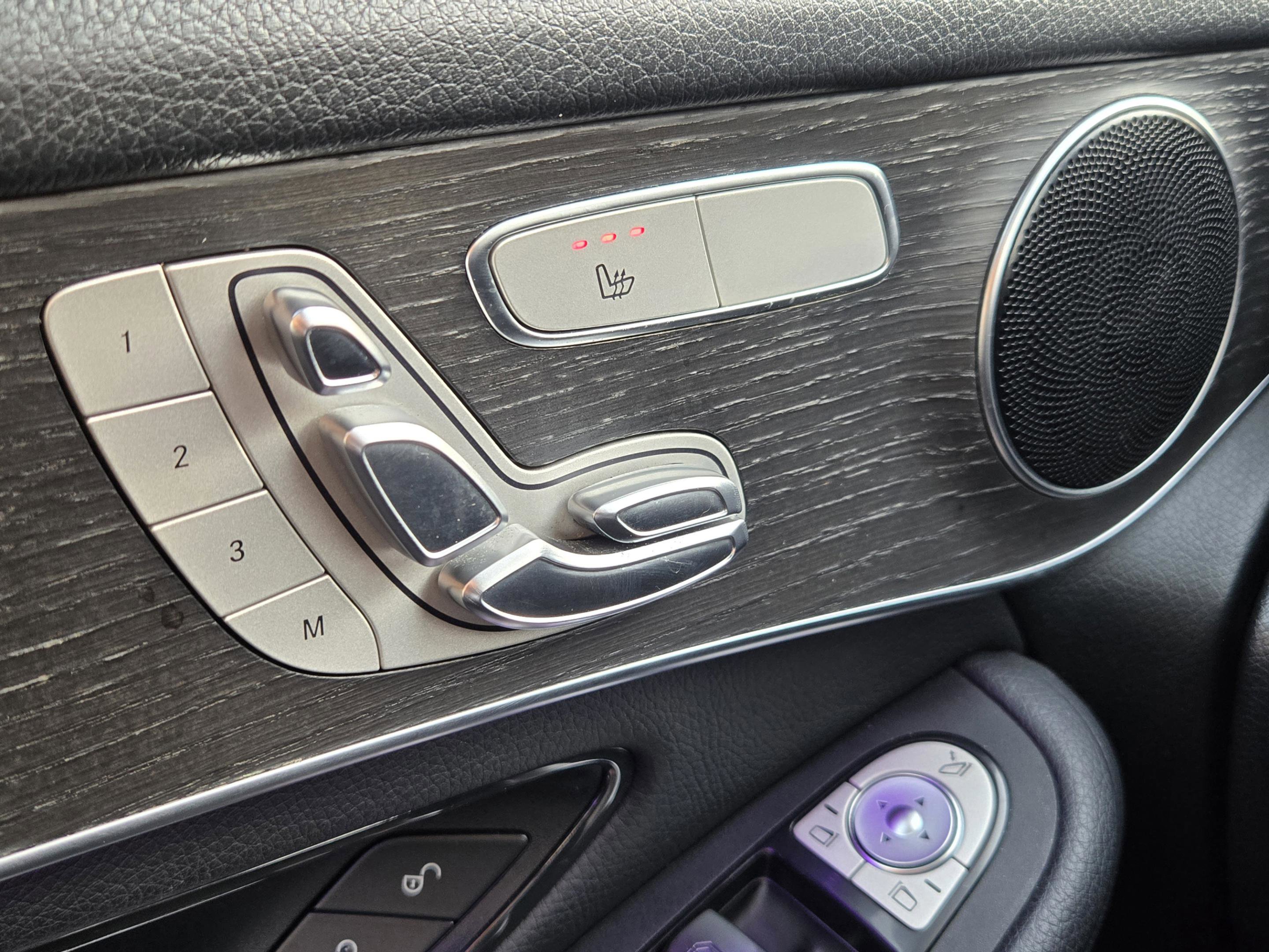 Used 2020 Mercedes-Benz GLC 300 4MATIC image 33