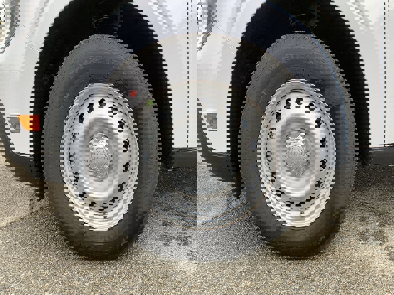 New 2025 Ford Maverick XL image 12