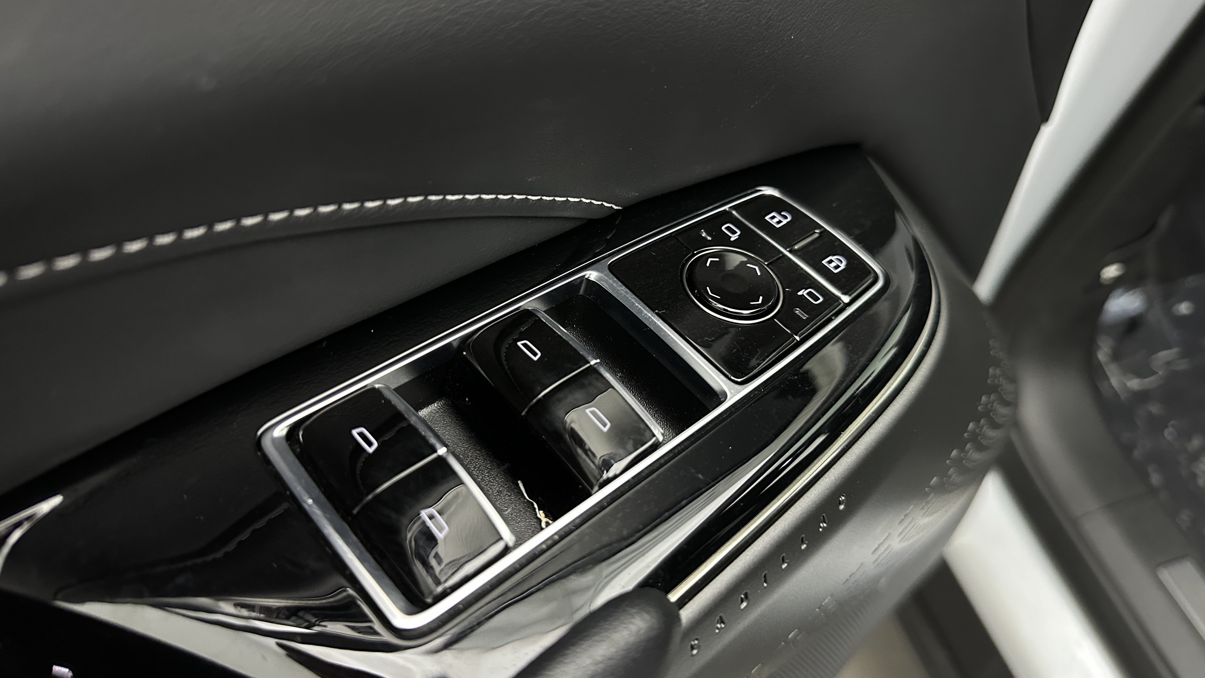 Used 2024 Cadillac Lyriq Tech RWD image 14