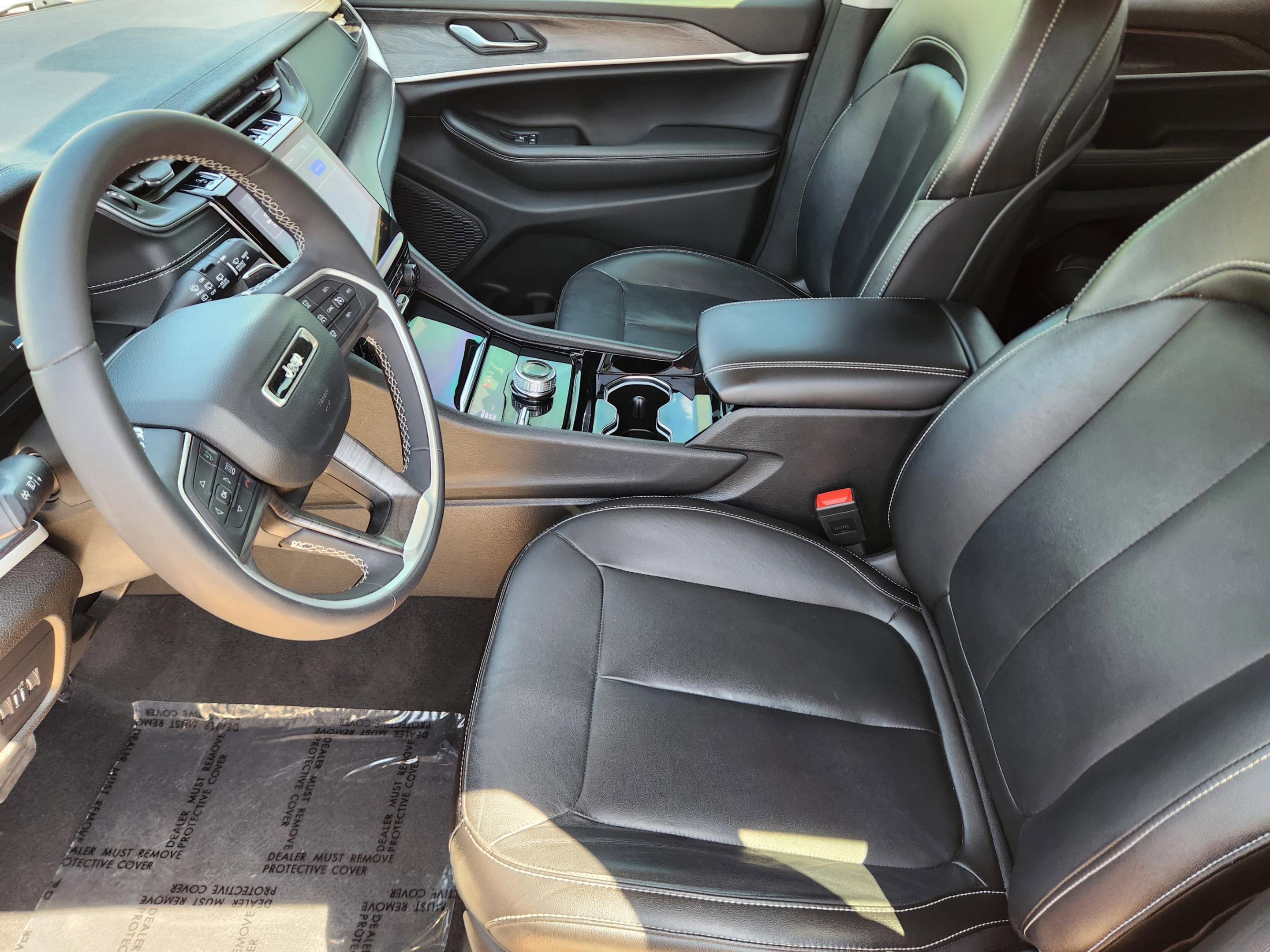 Used 2023 Jeep Grand Cherokee Limited w/ Black Appearance Package image 5