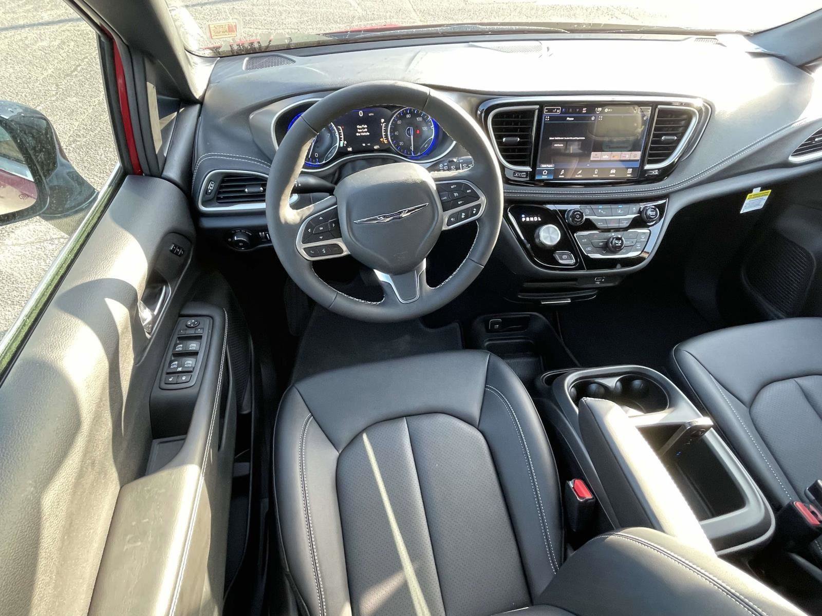 New 2026 Chrysler Pacifica Select FWD image 9