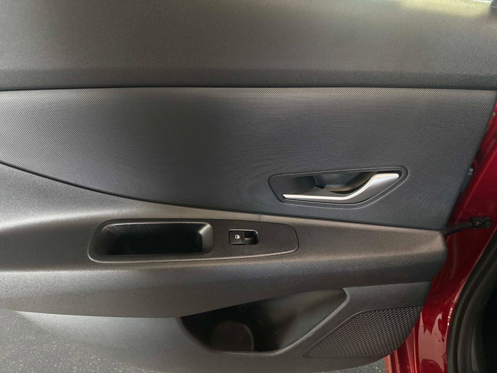 Certified 2023 Hyundai Elantra SE w/ Cargo Package image 11