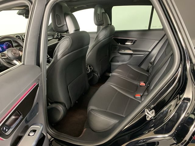 Used 2025 Mercedes-Benz GLC 300 4MATIC image 31