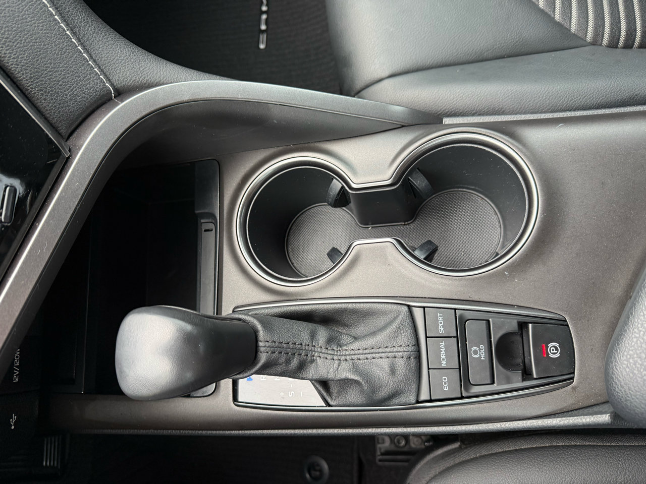 Used 2022 Toyota Camry SE image 31