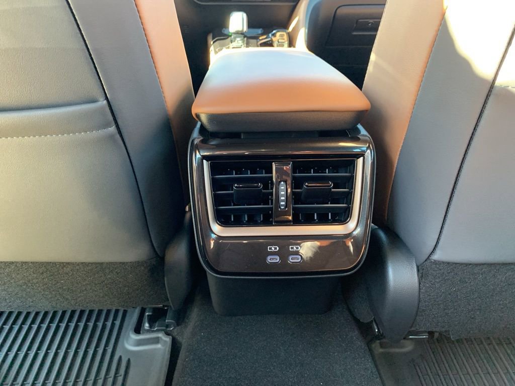 New 2025 Toyota Crown Signia image 11