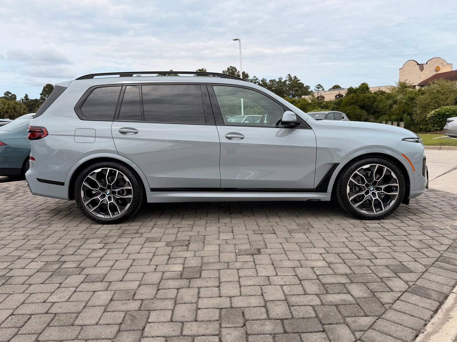New 2027 BMW X7 xDrive40i w/ M Sport Package AWD/4WD image 8