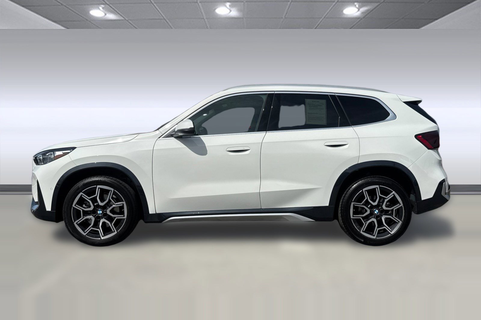 Used 2025 BMW X1 xDrive28i w/ Convenience Package image 2