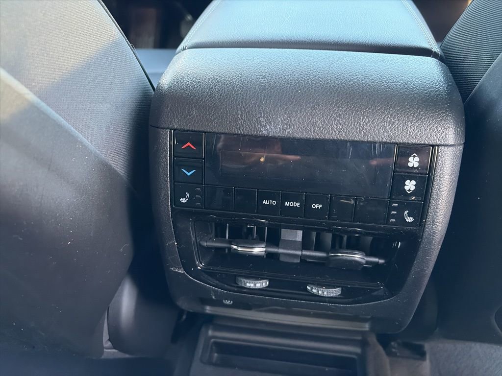 Used 2023 Jeep Grand Cherokee L Limited image 17