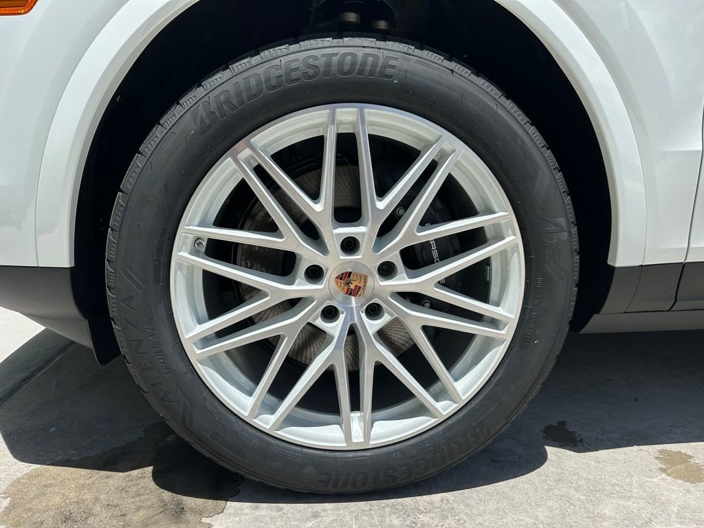 Used 2025 Porsche Cayenne image 42