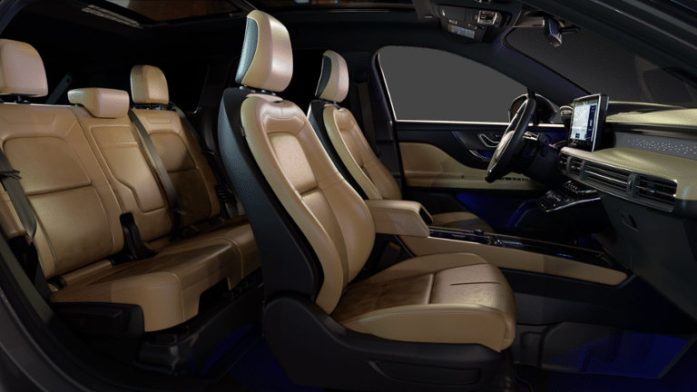 New 2023 Lincoln Corsair Reserve w/ Equipment Group 202A AWD/4WD image 27