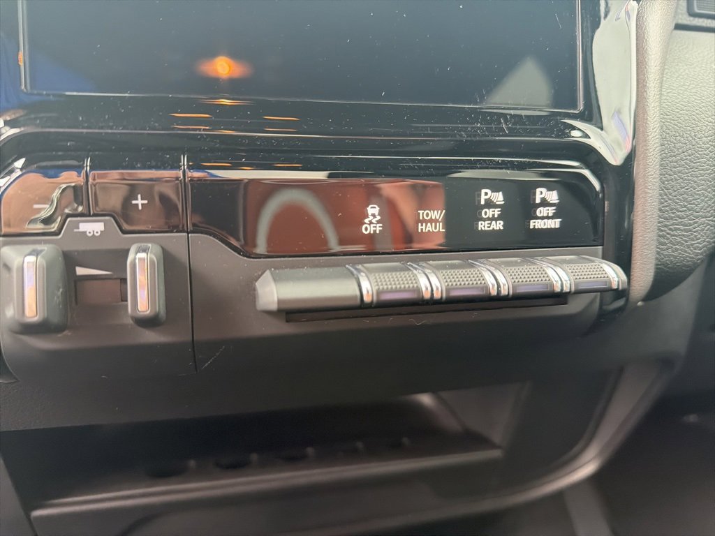 Used 2024 RAM 2500 Big Horn w/ Sport Appearance Package image 26