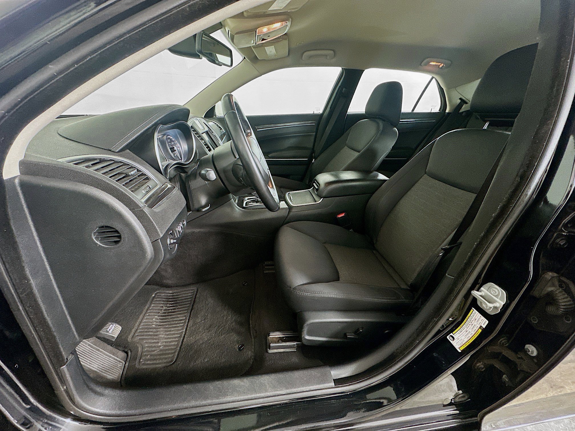 Used 2019 Chrysler 300 Touring w/ Sport Appearance Package image 13