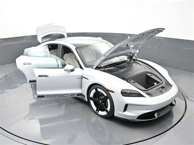 Used 2025 Porsche Taycan GTS image 39