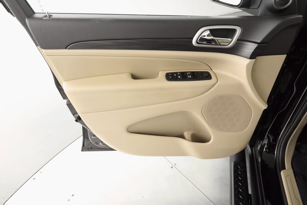 Certified 2021 Jeep Grand Cherokee Laredo image 17