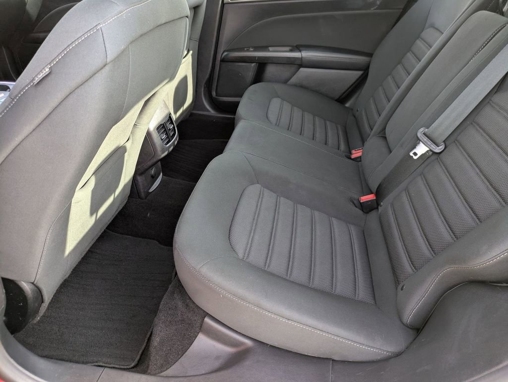 Used 2019 Ford Fusion SE image 12