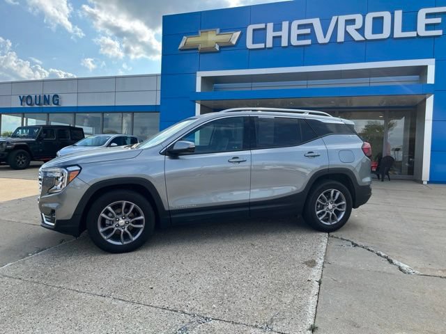 Used 2023 GMC Terrain SLT AWD/4WD image 2