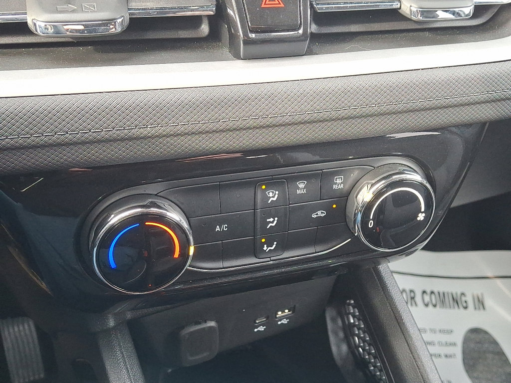 Used 2025 Chevrolet TrailBlazer LT image 29