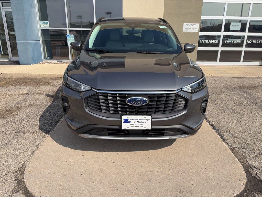 Used 2025 Ford Escape SE image 3