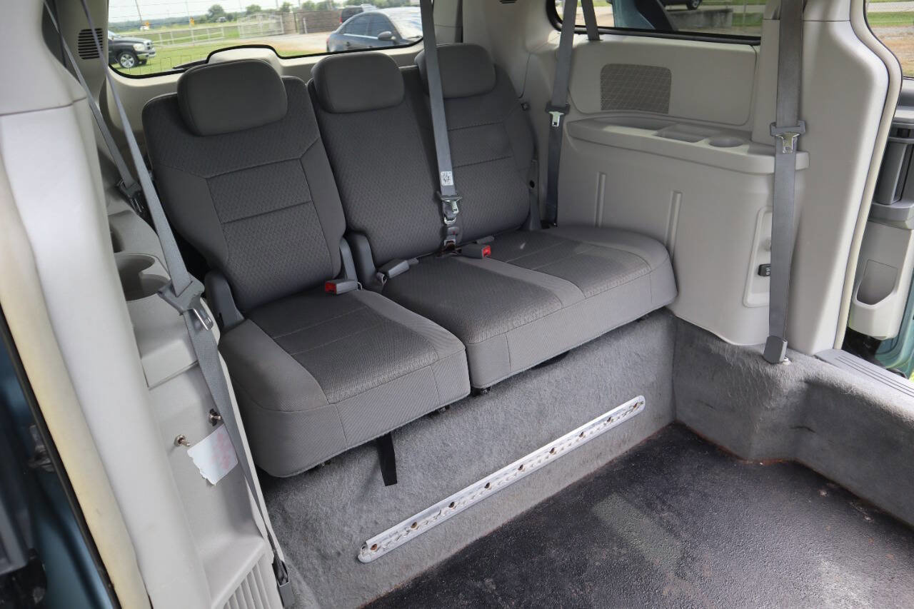 Used 2008 Chrysler Town & Country Touring image 23
