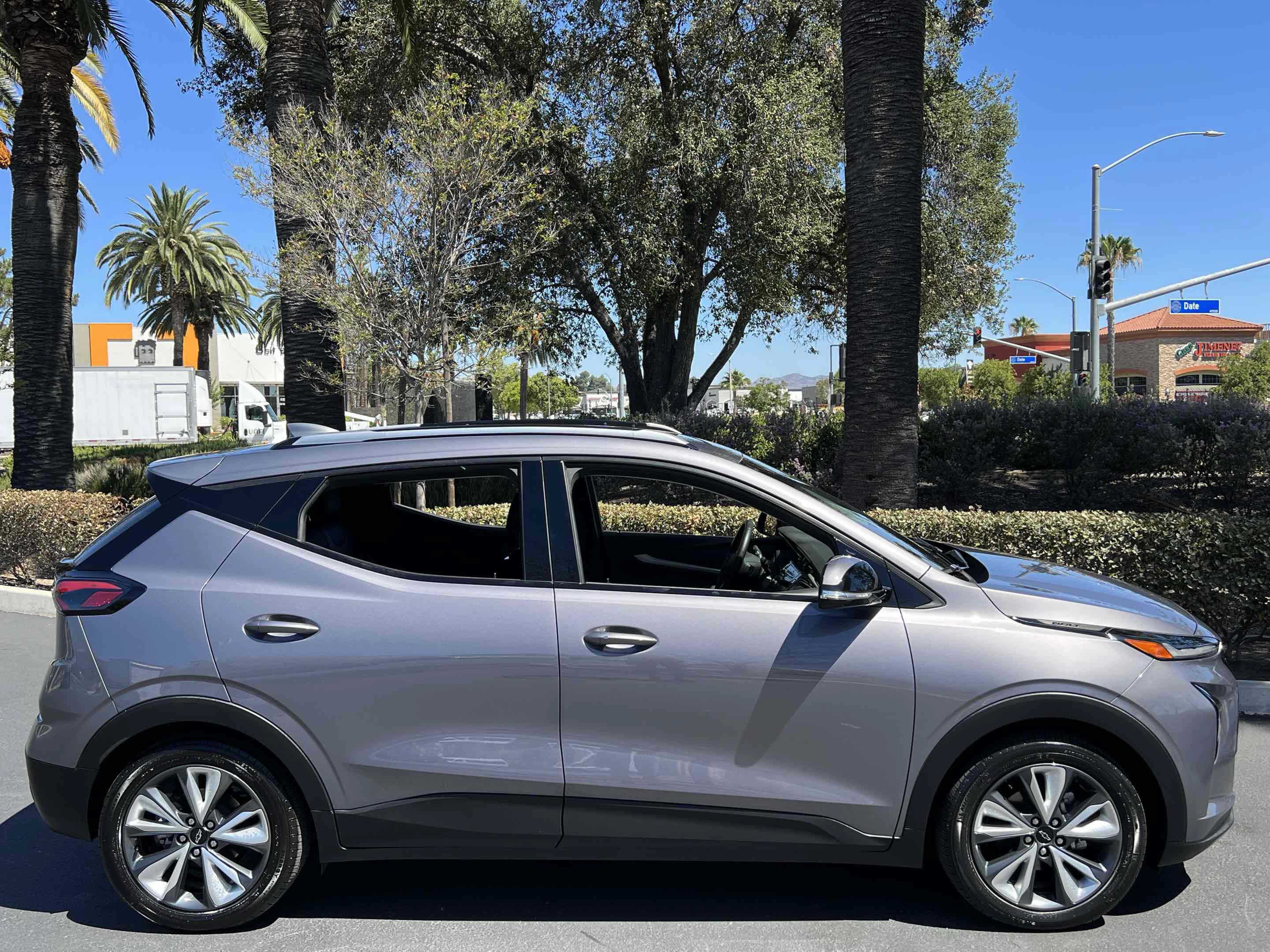 Used 2022 Chevrolet Bolt EUV LT w/ Convenience Package FWD image 20