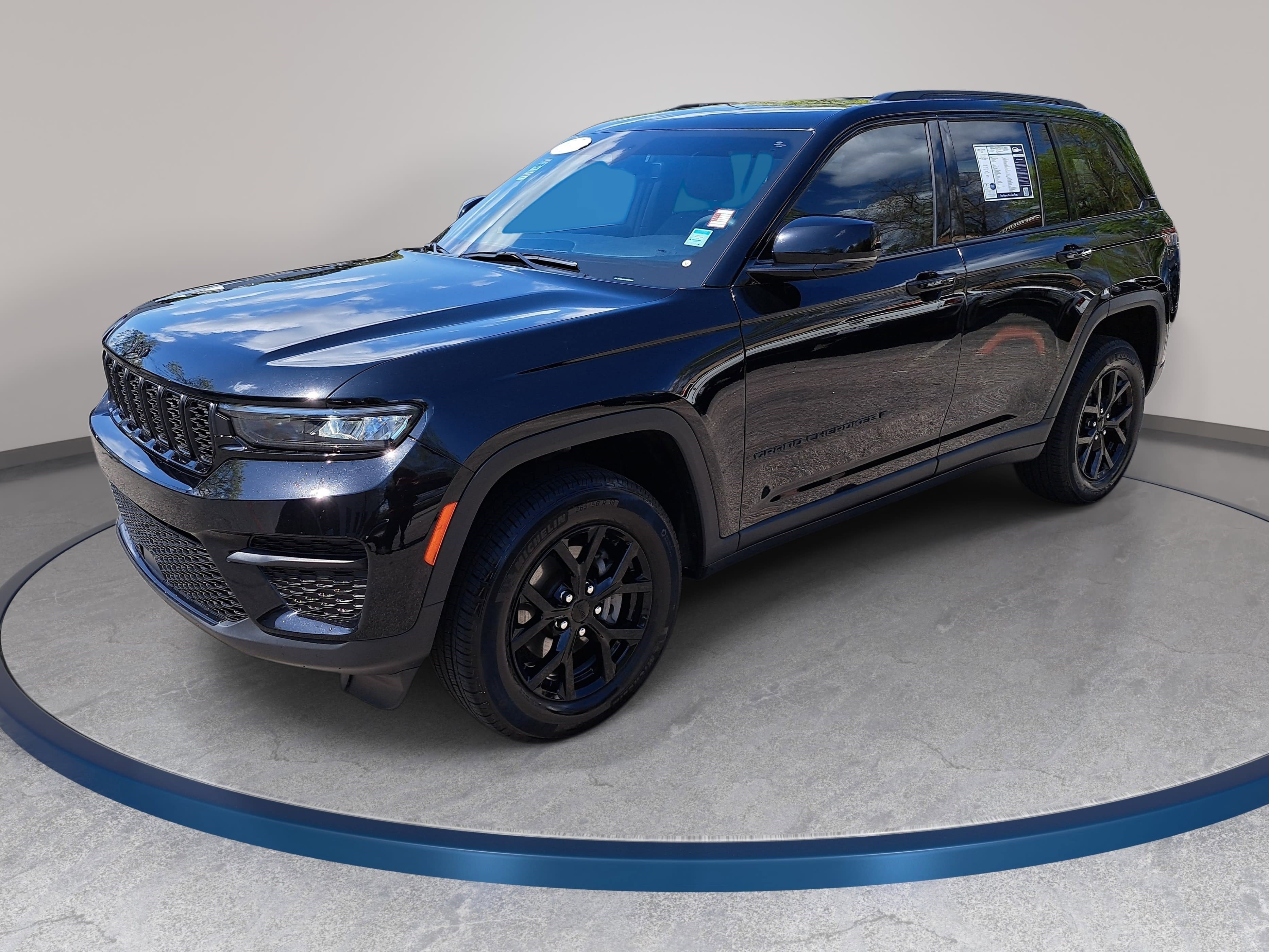 Used 2024 Jeep Grand Cherokee Altitude image 1