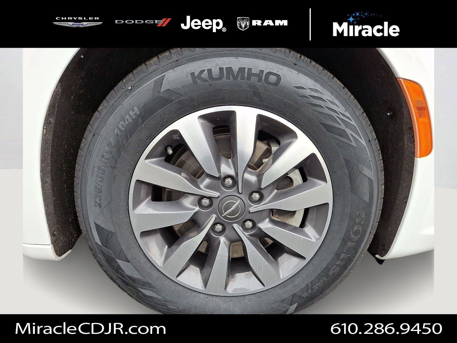 Certified 2021 Chrysler Pacifica Limited image 8