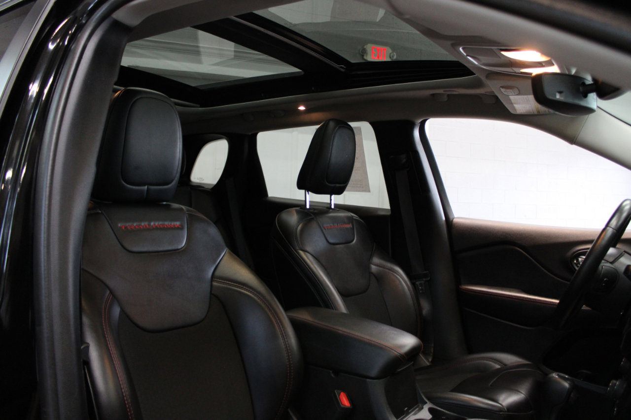 Used 2019 Jeep Cherokee Trailhawk w/ Comfort & Convenience Group image 22