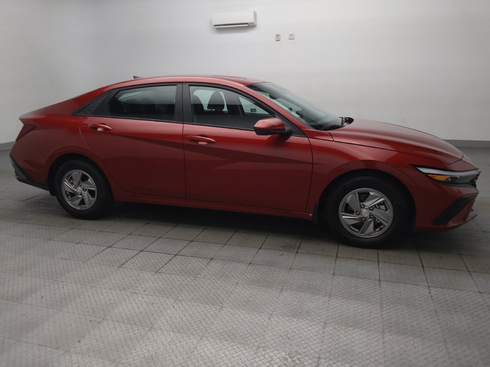 Used 2025 Hyundai Elantra SE FWD image 11