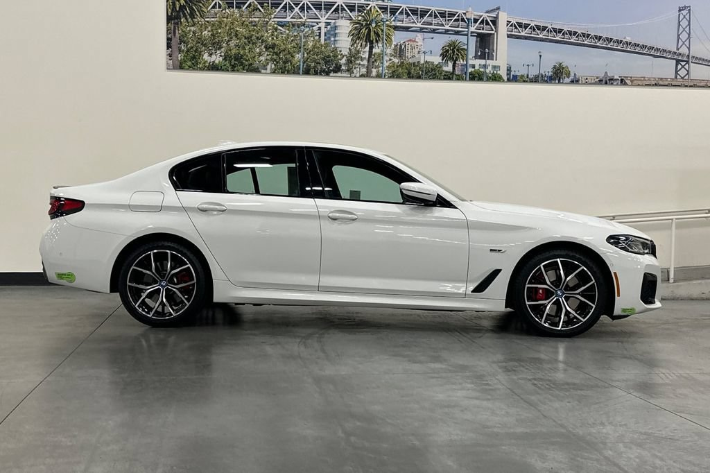 Used 2023 BMW 530e w/ M Sport Package RWD image 3
