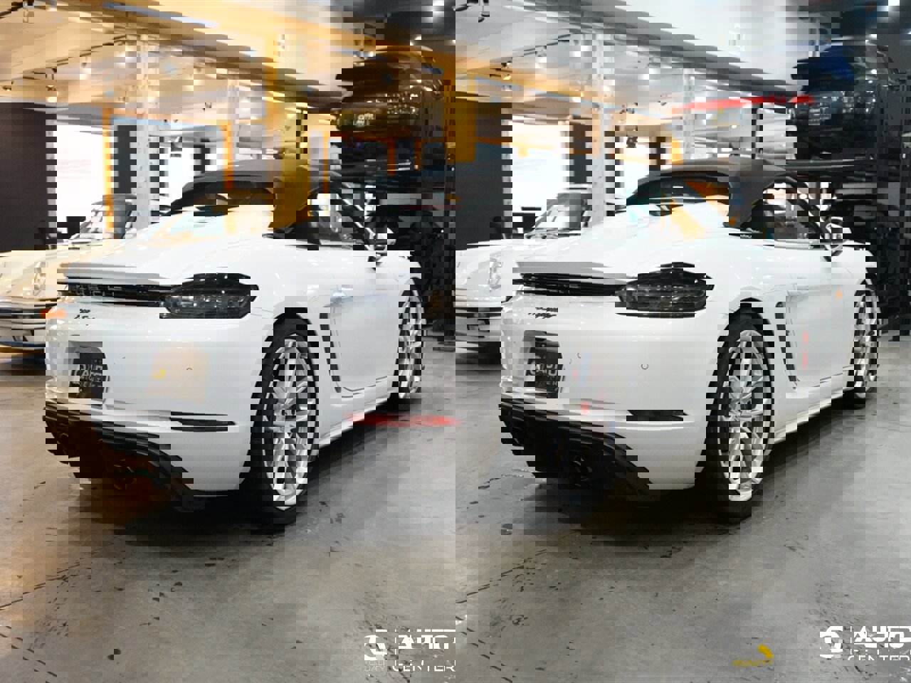 Used 2020 Porsche 718 Boxster Spyder image 5