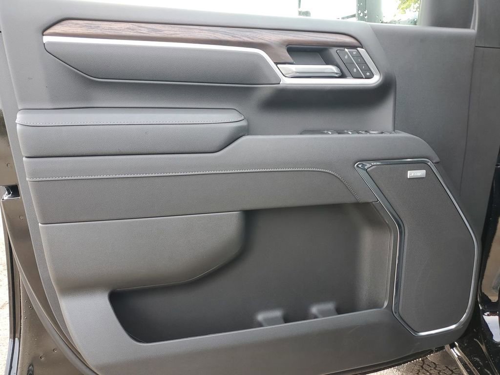 New 2025 GMC Sierra 2500 SLT w/ SLT Premium Package image 24